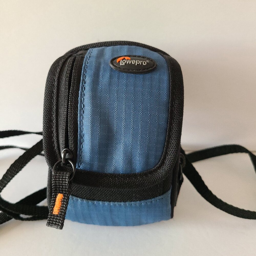 LOWEPRO RIDGE 10- DIGITAL CAMERA CASE ARTIC BLUE/BLACK WITH STRAP